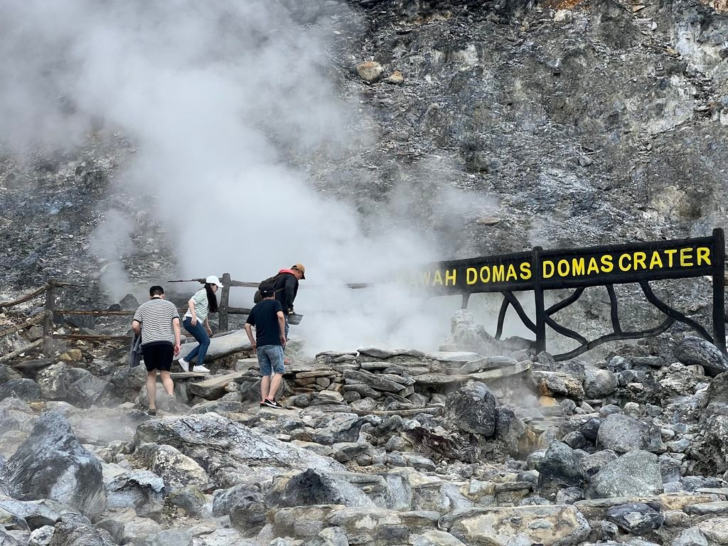 KAWAH DOMAS / DOMAS CRATER