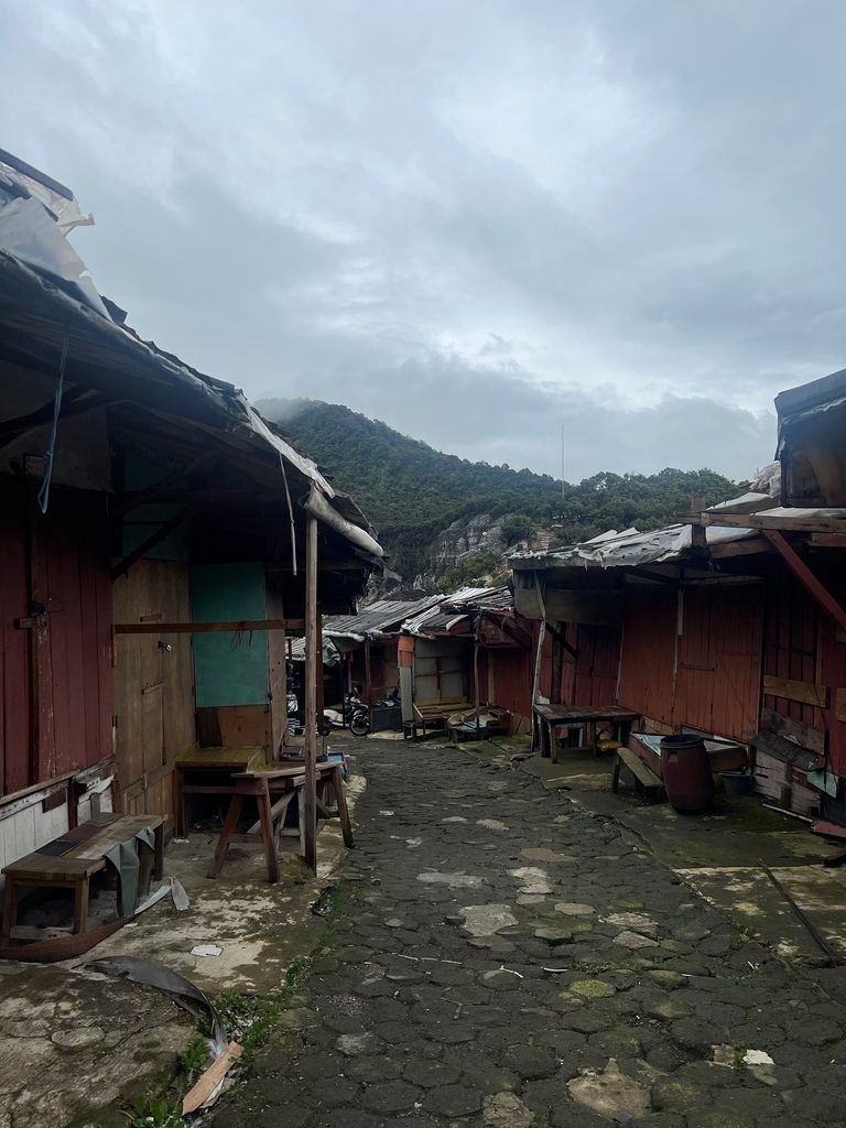 Old souvenir stalls near Tangkuban Perahu crater